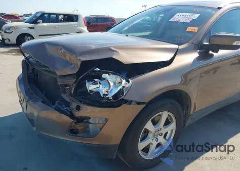 2011 Volvo Xc60 3.2/3.2 R-Design z USA, uszkodzony, nr VIN YV4952DL4B2208895